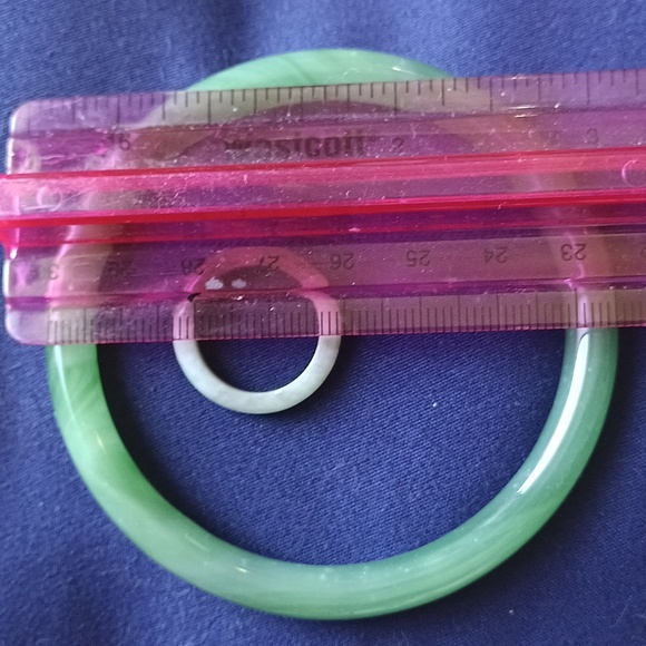 Jade vintage round bangle and size 7 ring - Picture 4 of 5